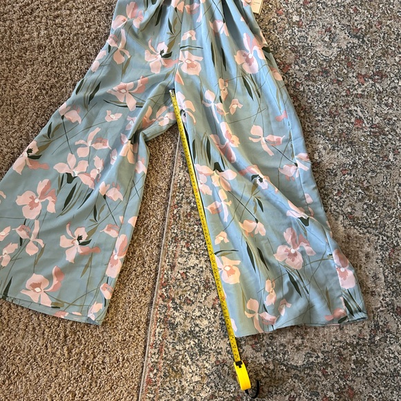 NWT - floral Jumpsuit! Lowest price sale❤️ - Picture 6 of 8